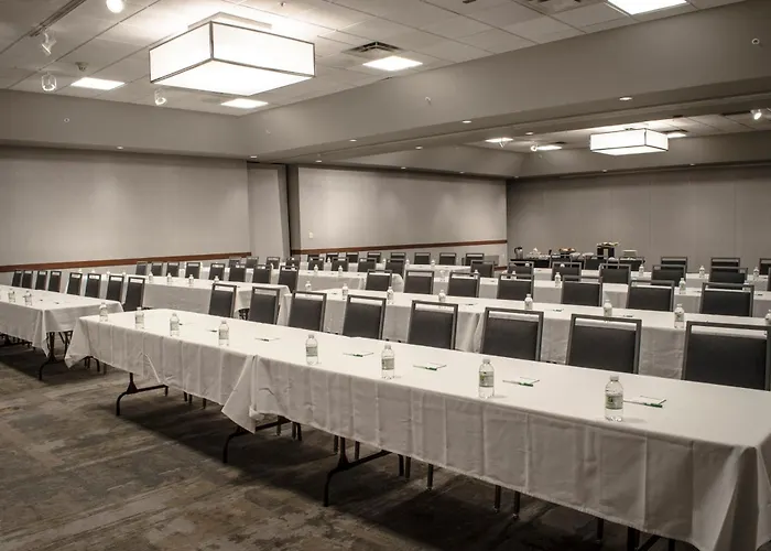 By Ihg 3* Fargo