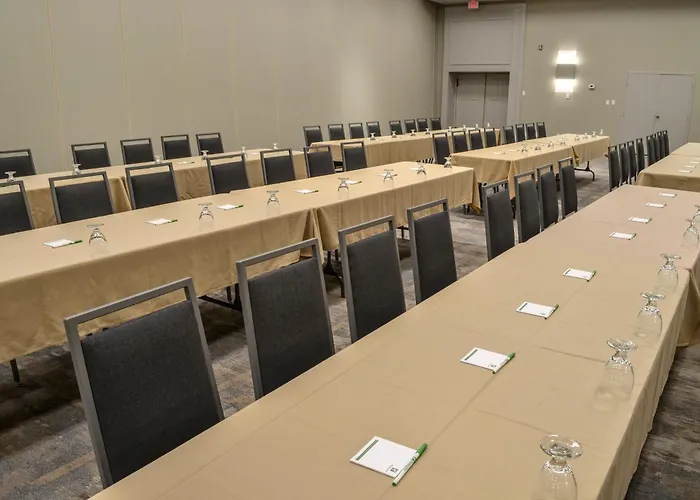 By Ihg Fargo