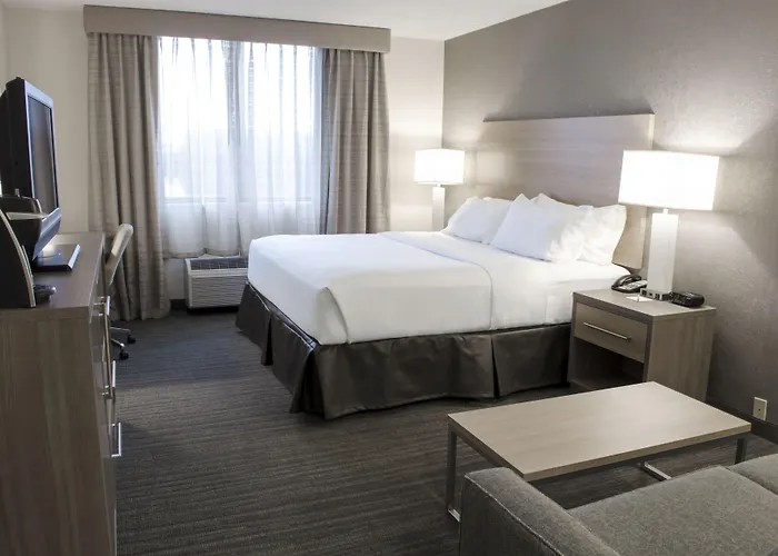 By Ihg Fargo